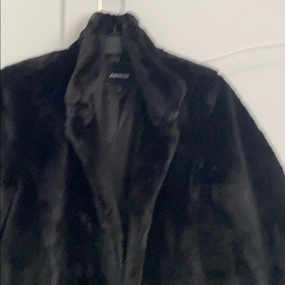 🎉 Host Pick EXPRESS Faux Fur Jacket - Picture 5 of 10